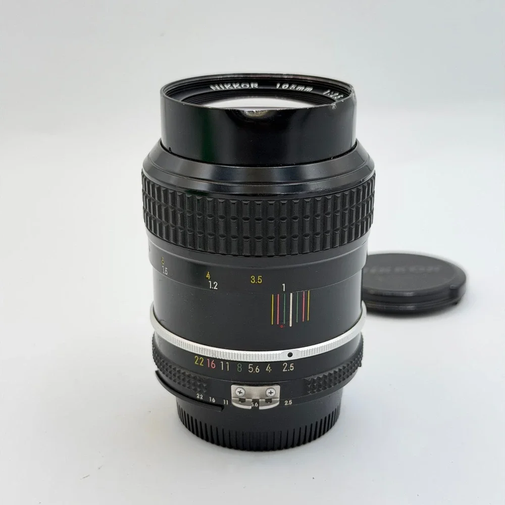 Nikon Nikkor 105mm f2.5 AI Manual Focus Portrait Lens F-Mount W/ Caps 812719